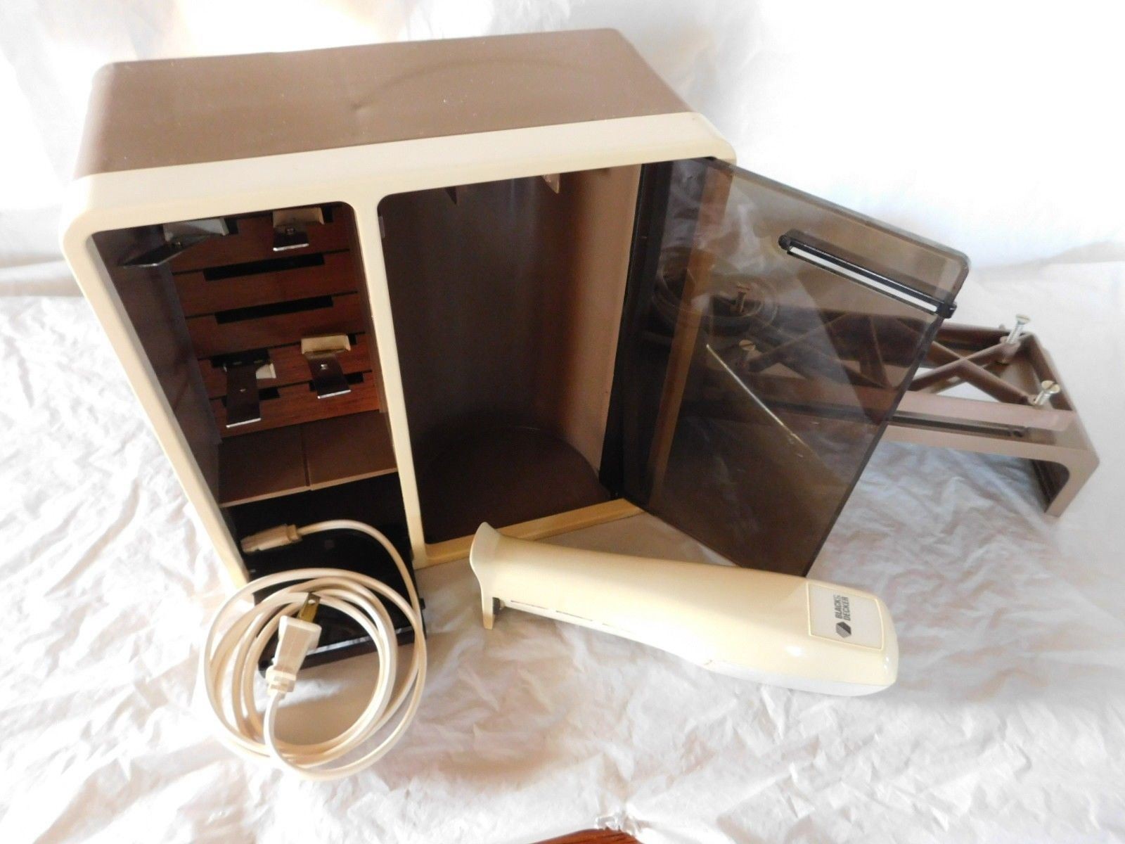 vintage Black & Decker spacemaker spacesaver electric knife undercounter kitchen