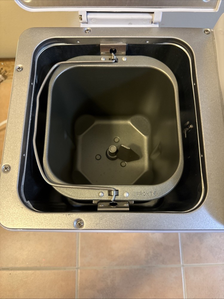 West Bend Bread and Dough Machine Maker Model 41082 White