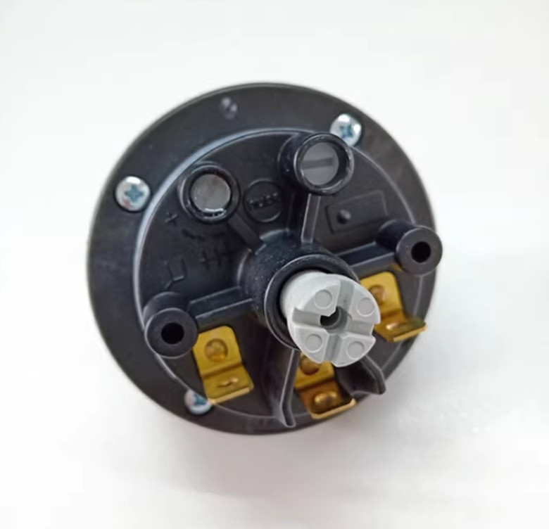 Huba pressure switch 620.9100 2-8MBAR with casing