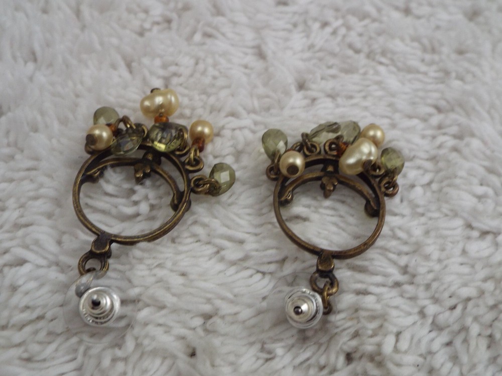 Brasstone Green White Bead Pierced Earrings (B63)