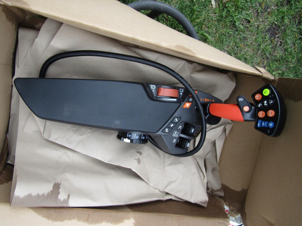 4351826m94 AGCO ARMREST JOYSTICK