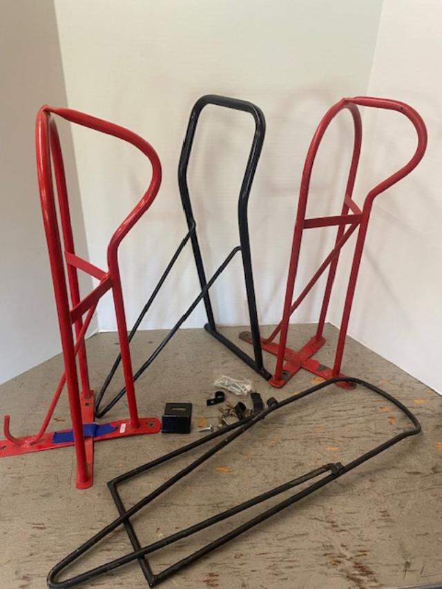 SADDLE RACKS - 2 COLLAPESABLE  2 RIGID RED - USED