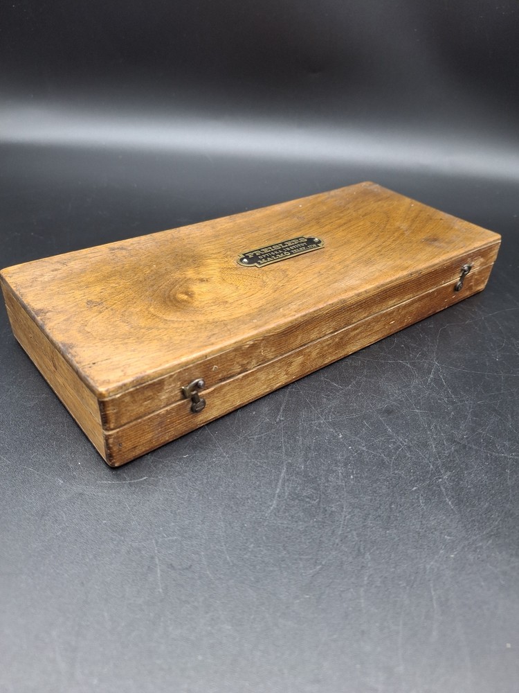 Antique CEREAL SCALE box with weights