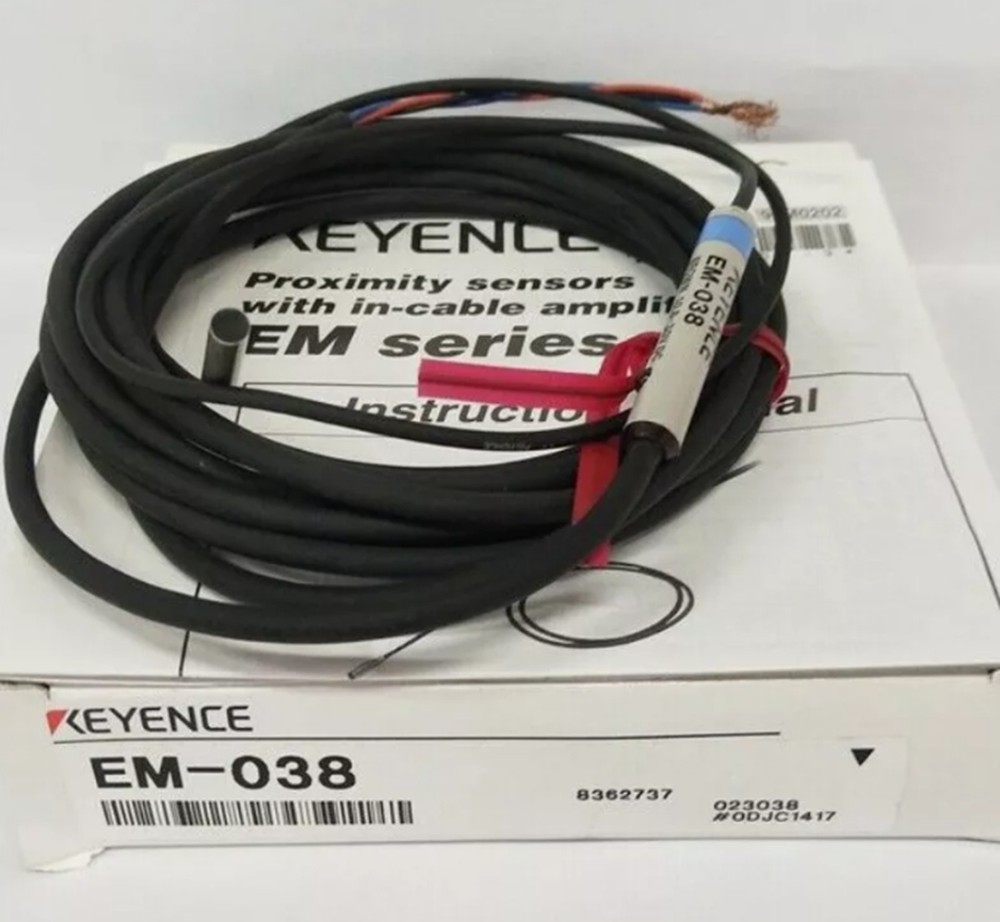 1pcs New Keyence Proximity Sensor EM-038 EM038