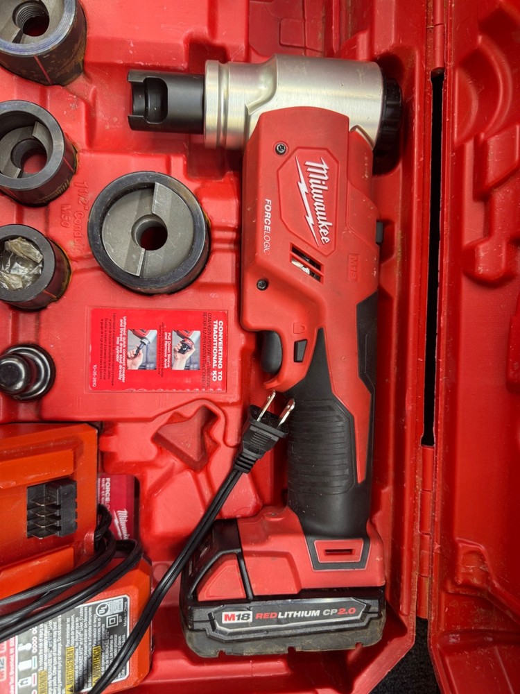 Milwaukee 2677-21 M18 Force Logic 6T Knockout Tool Kit Set