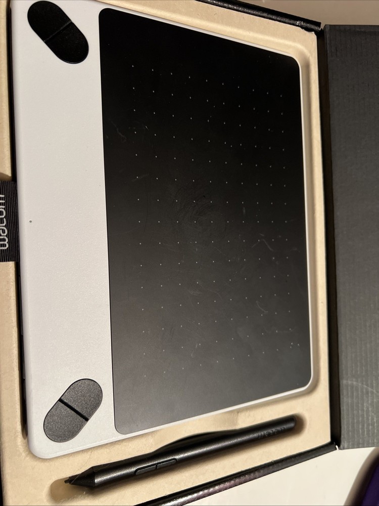 Wacom Intuos Draw CTL490 Creative Pen Digital Drawing Graphics Tablet White Case