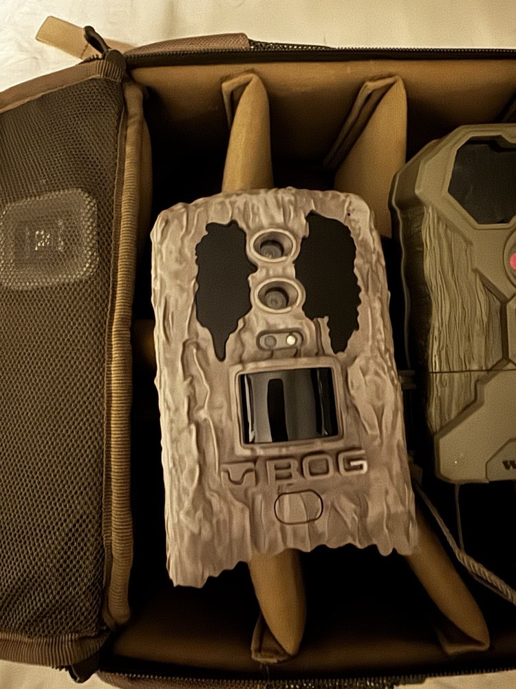 BOG Blood Moon & Wildview Trail Cameras with Backpack. Opened never used.