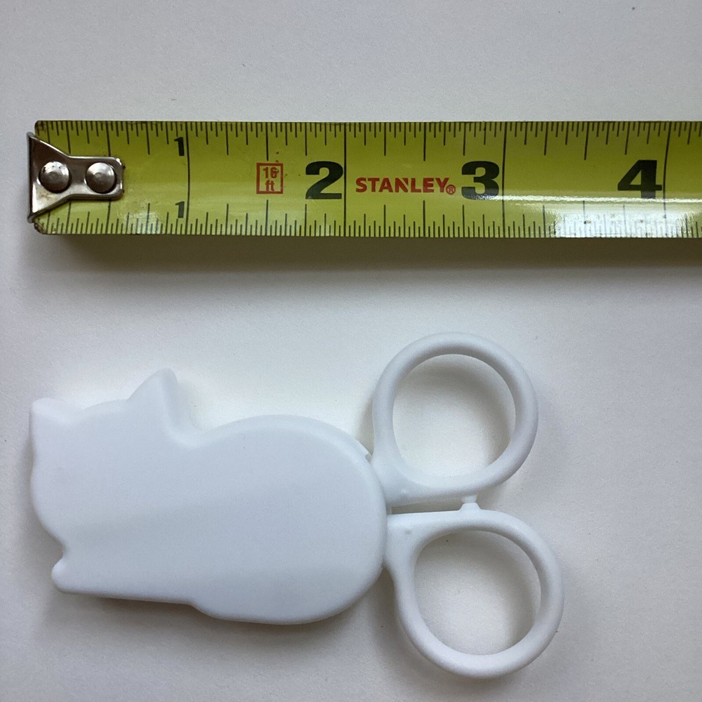 Daiso White Cat Scissors With Magnet For Kitchen - New