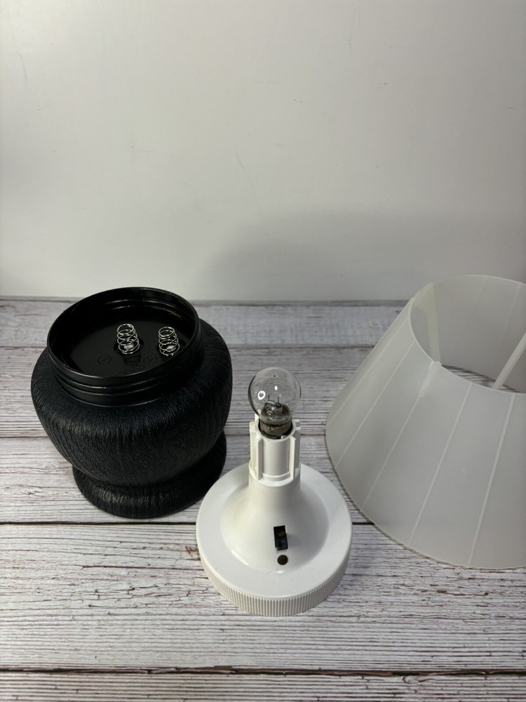 Working Coleman Model 5370-1900 Camping Lantern