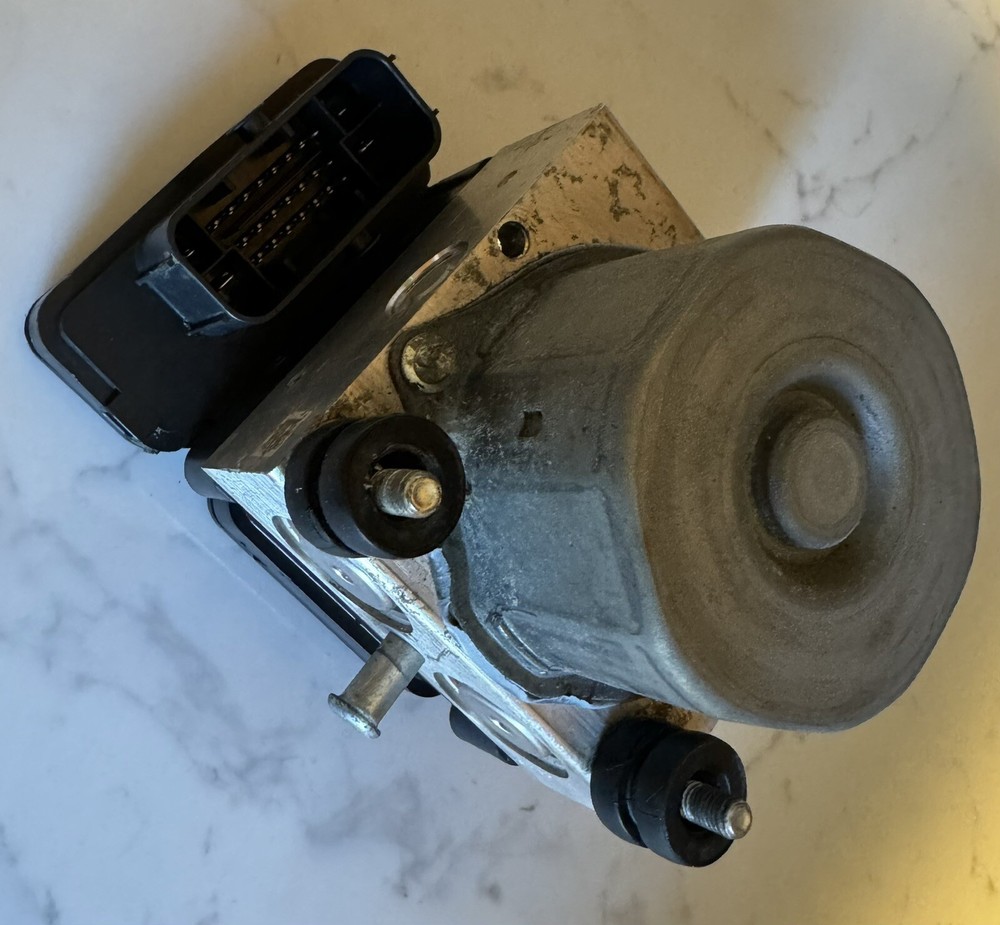 14-16 HARLEY-DAVIDSON STREET GLIDE FLHXS ABS PUMP UNIT MODULE