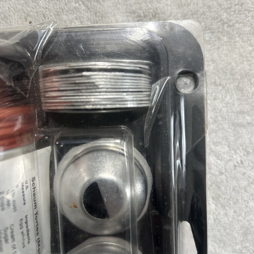 Mirro M-0358-22 Cookie Pastry Press Maker - 16 Piece