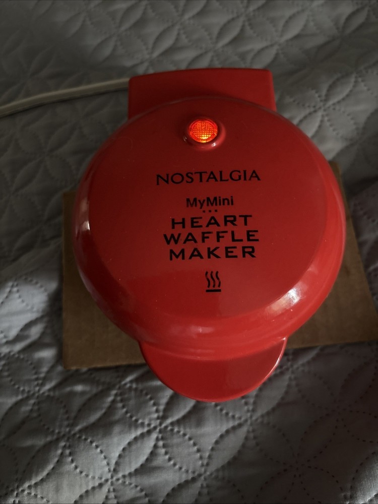 Nostalgia MyMini Waffle Maker Red Tested, Works