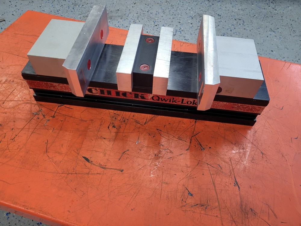 Chick Qwik Lok 4" Milling Vise with jaws