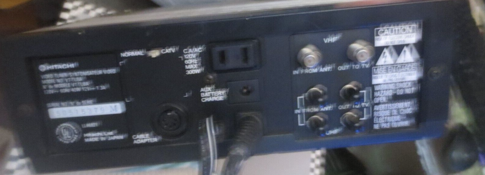 Vintage Hitachi Adjustomatic Random Access Tuner VT-TU8A powers on