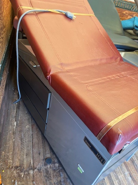 Midmark 104 Exam Table