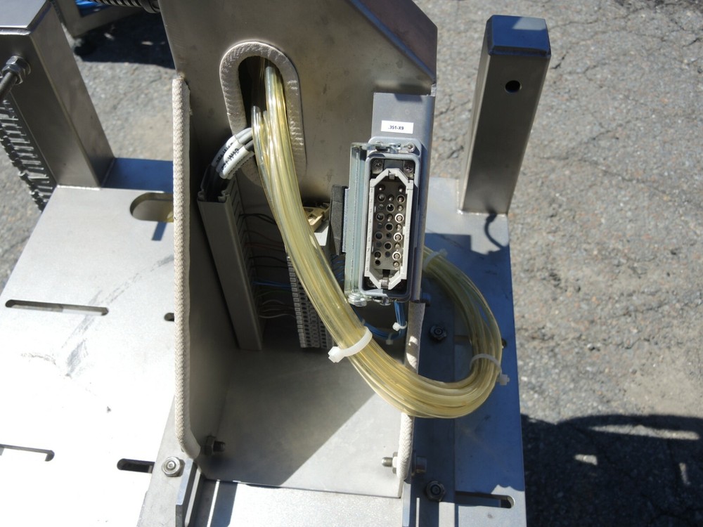 Steag Hamatech Clean room part picker for molding molding machine