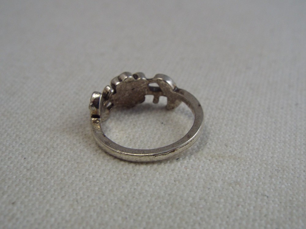 Silvertone Marcasite Rhinestone Flower Ring ~ Size 5 (A68)