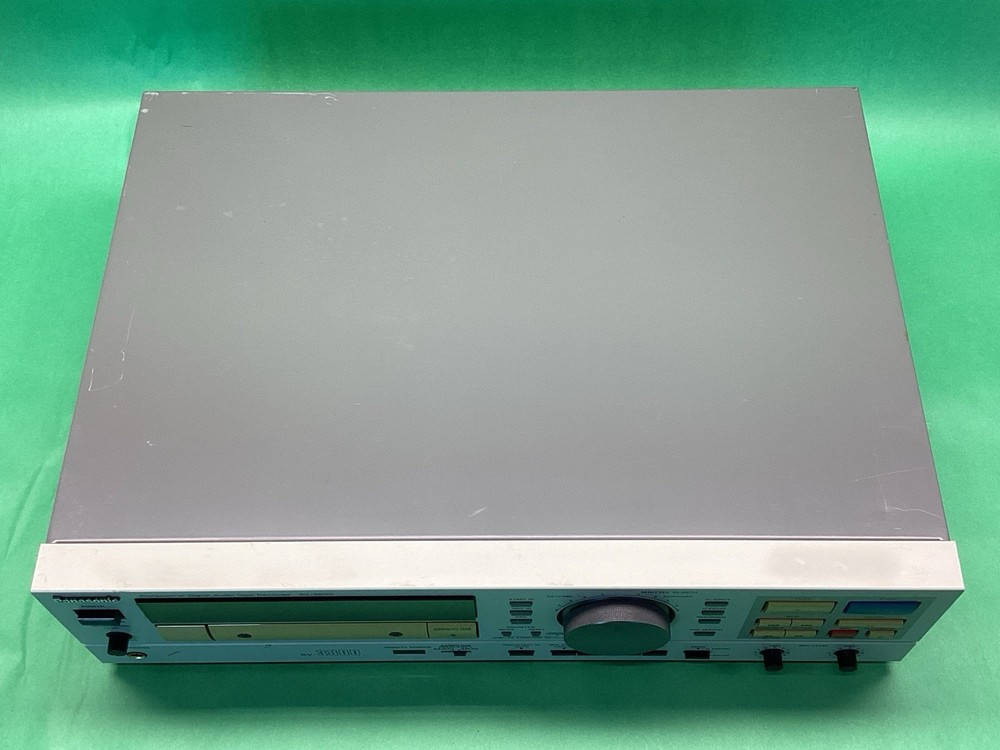 Panasonic SV-3800 Pro Digital Audio Tape DAT Recorder Deck POWERS ON - UNTESTED
