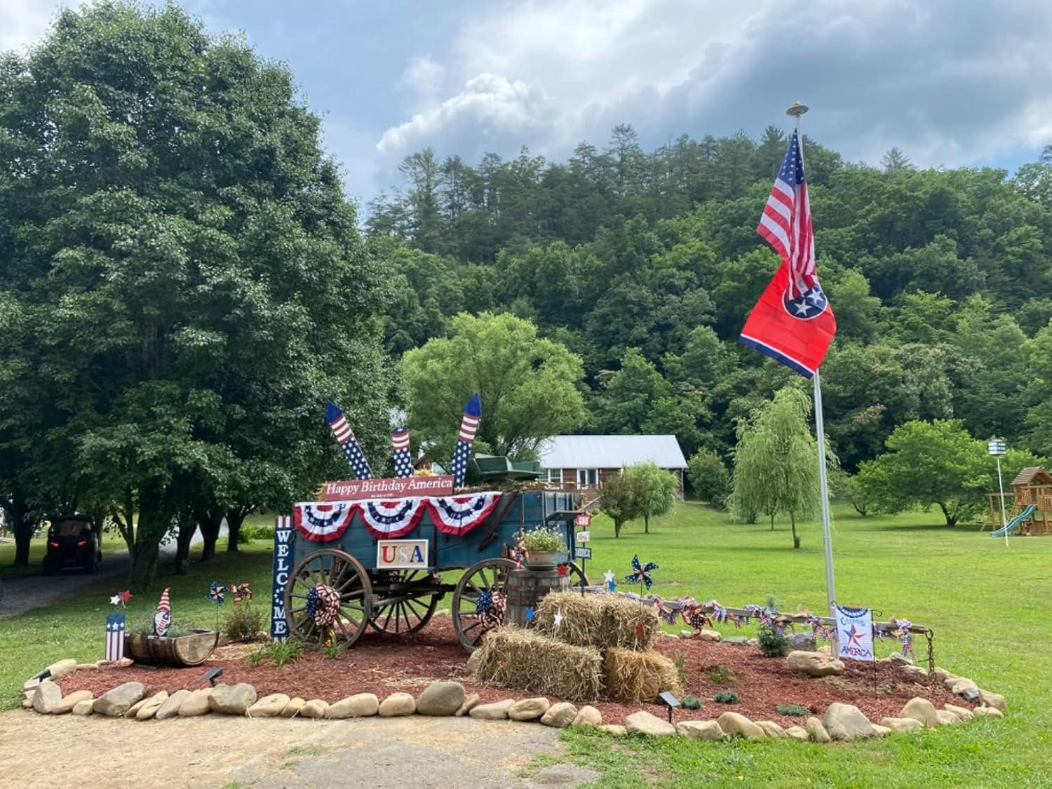 Flag Pole Light Solar Powered, Solar Flag Pole Light 266 Leds, 4200Lm Brightest