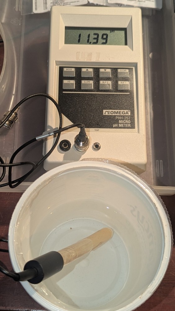 Omega PHH-257 Microprocessor PH Meter w Case & Probes READ CONDITION