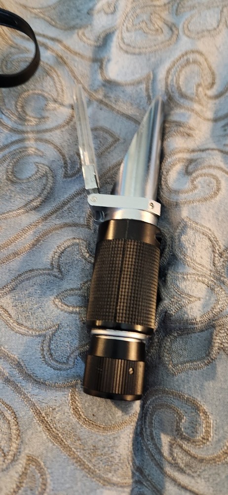 Cosmo Japanese Hand-Held Refractometer with case