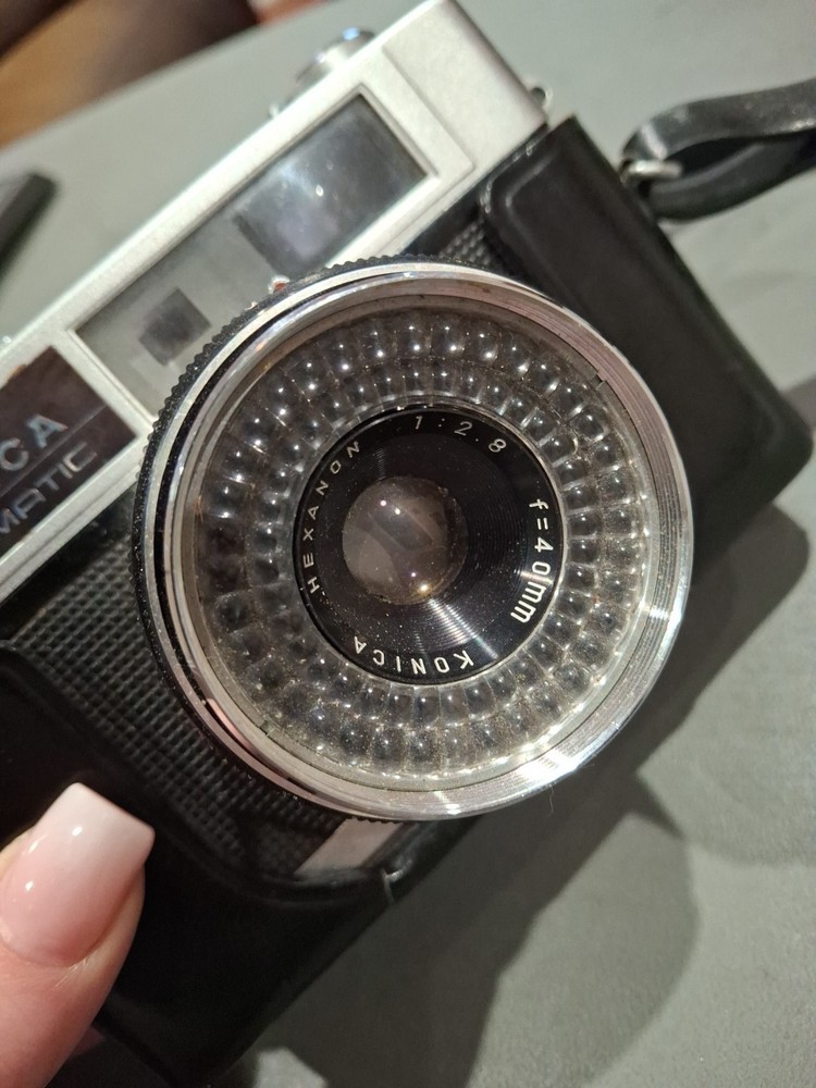 Konica Deluxe 40mm Camera