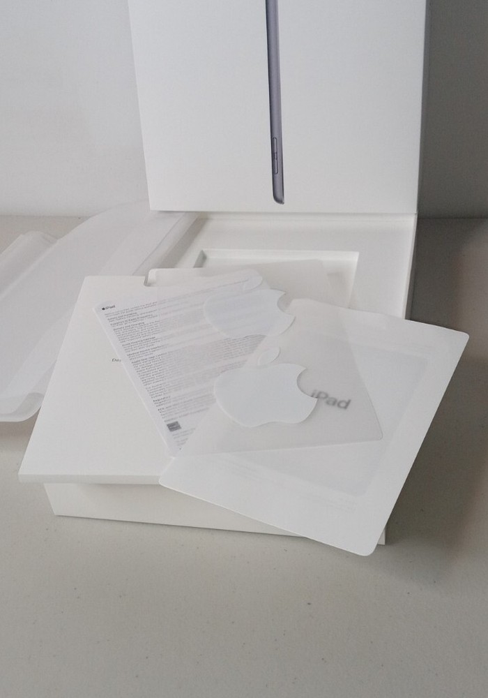 Apple iPad 64GB 9th Generation + MacBook Air empty boxes + Inserts ONLY No iPad
