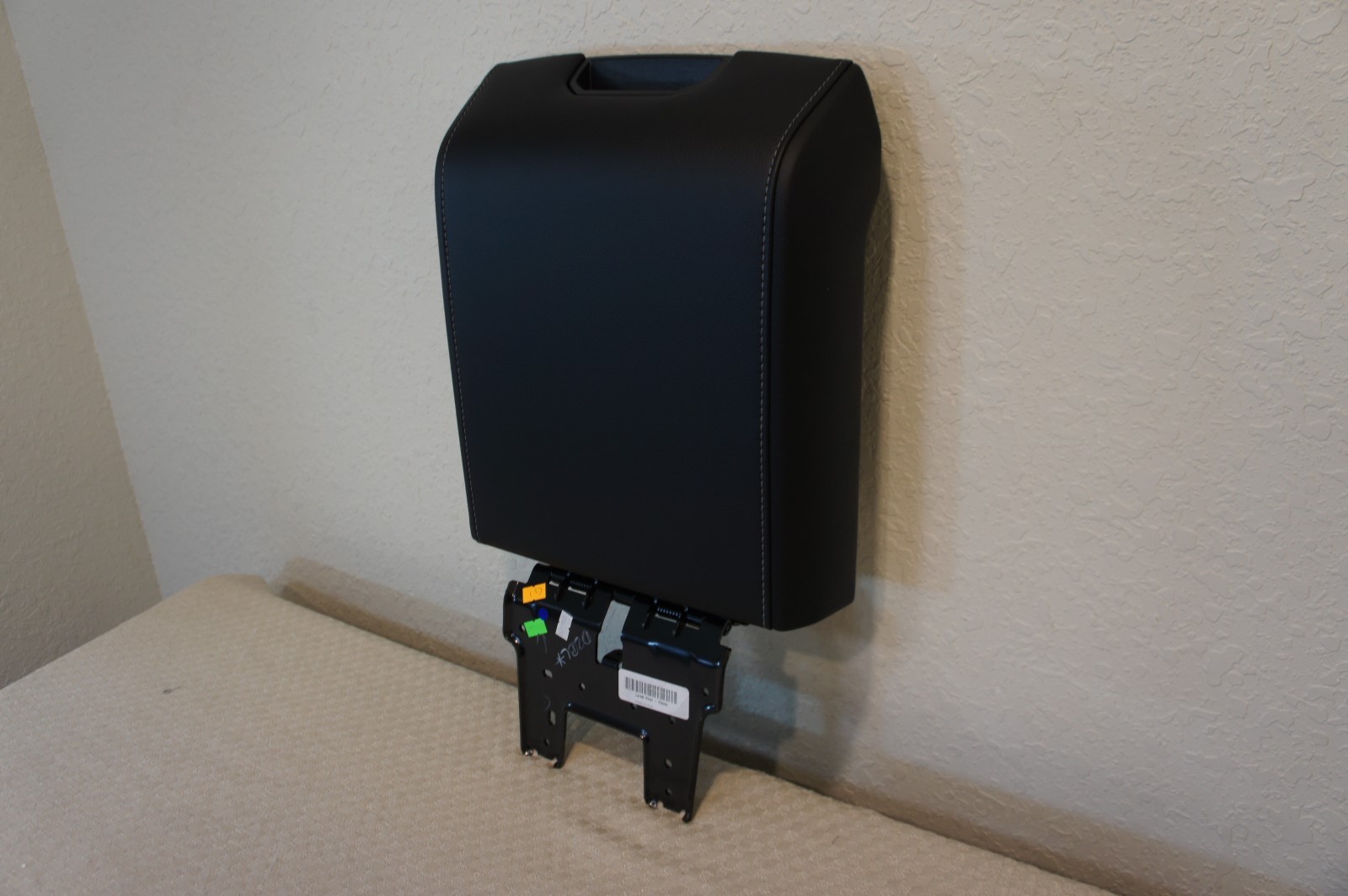 2015 2016 2017 2018 2019 2020 FORD F-150 LARIAT CENTER CONSOLE VINYL EBONY