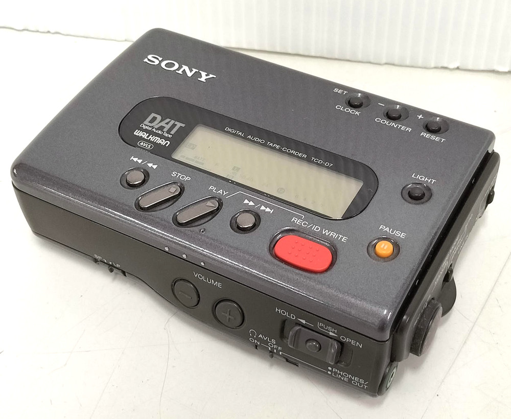 Sony TCD-D8 JUNK Portable DAT Recorder Digital Audio Tape Corder See notes