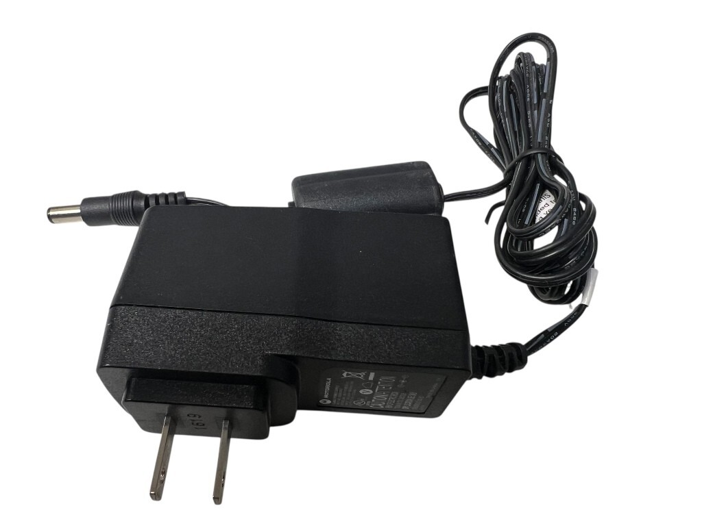 Motorola CLS1410 UHF Radios Walkie Talkies with 6 Multi Charger