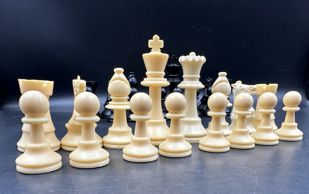 Vintage Chess Set Plastic 3.5" Kings