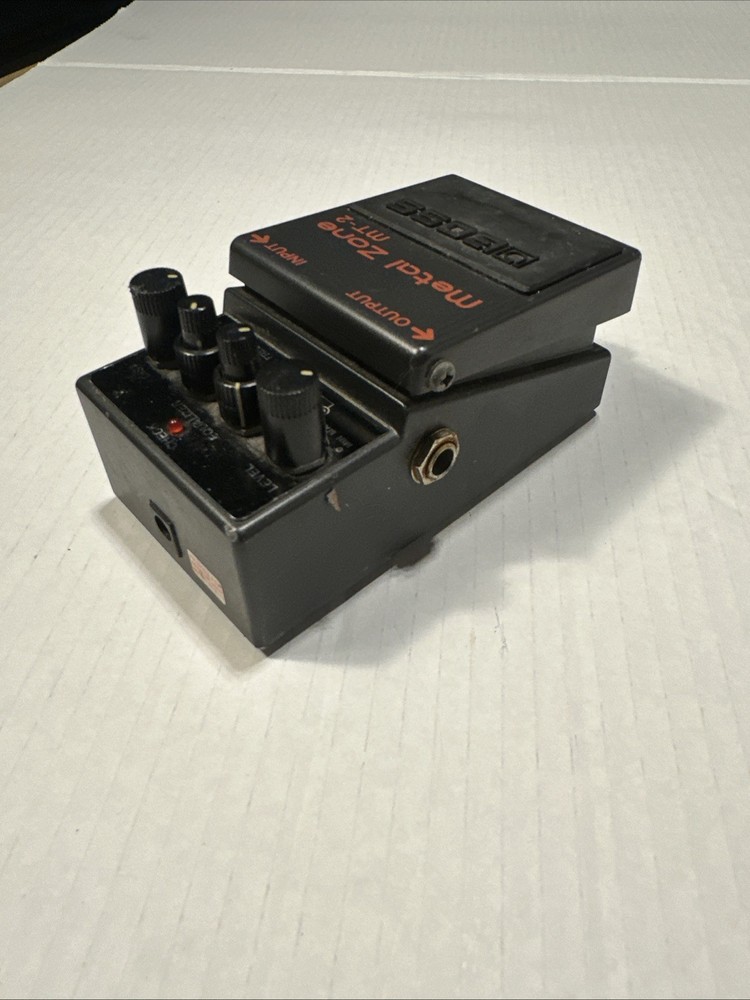 BOSS MT-2Metal Zone Guitar Effects Pedal