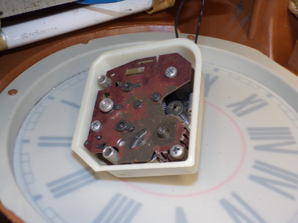 Vintage Schaefer Beer Nautical Wall Clock ~ 1970's ~ LIGHTED / CLOCK NEEDS TLC