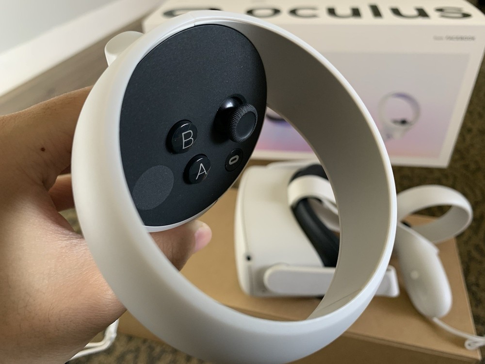 OCULUS QUEST 2 VR HEADSET 64GB **MINT CONDITION**