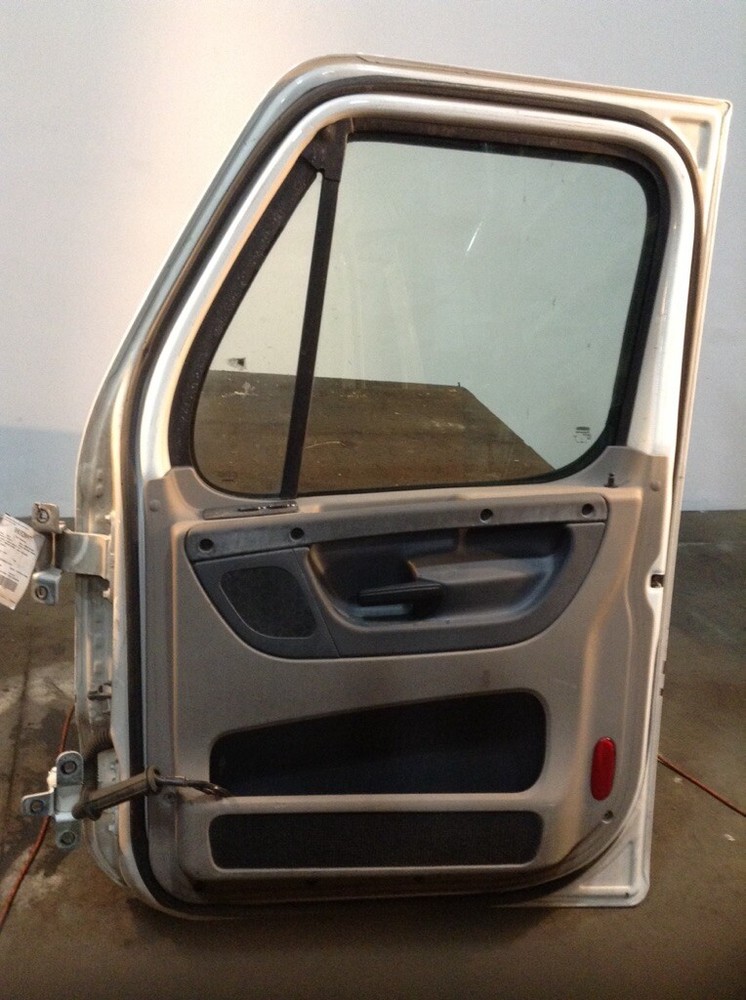 FREIGHTLINER CASCADIA Door Assembly Tag# 1032897