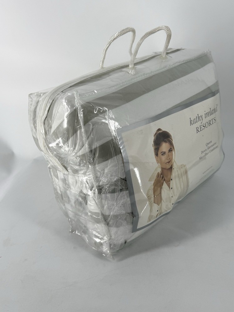 NIP KATHY IRELAND Queen Down Alternative Microfiber Reversible Comforter