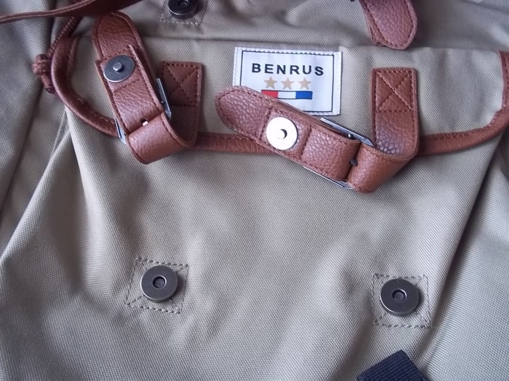 Benrus Scout backpack. Khaki. B3KH. New with defect (missing 1 magnetic lock).