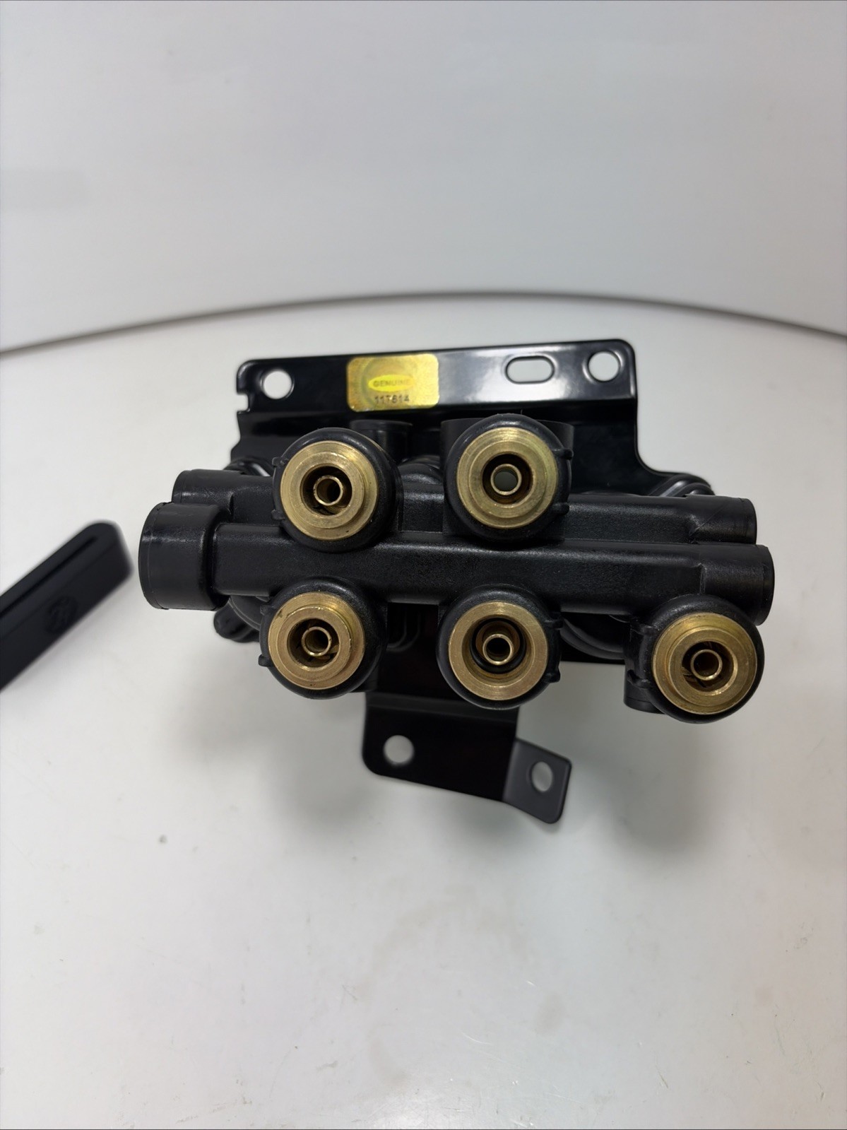 For Volvo VNL Dash Valve Dual Park Brake With 5 Ports 24340522 21315044 K035691