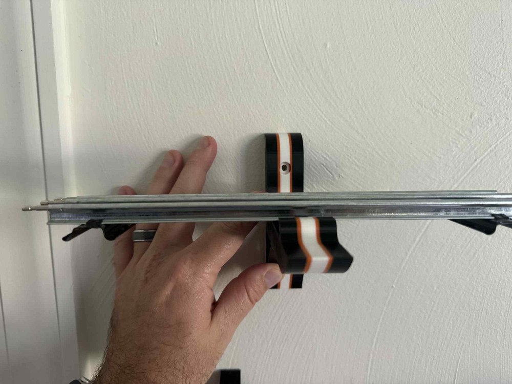 O Scale Wall Mount Bracket - Single Bracket (Menards-Tubular Track Compatible)