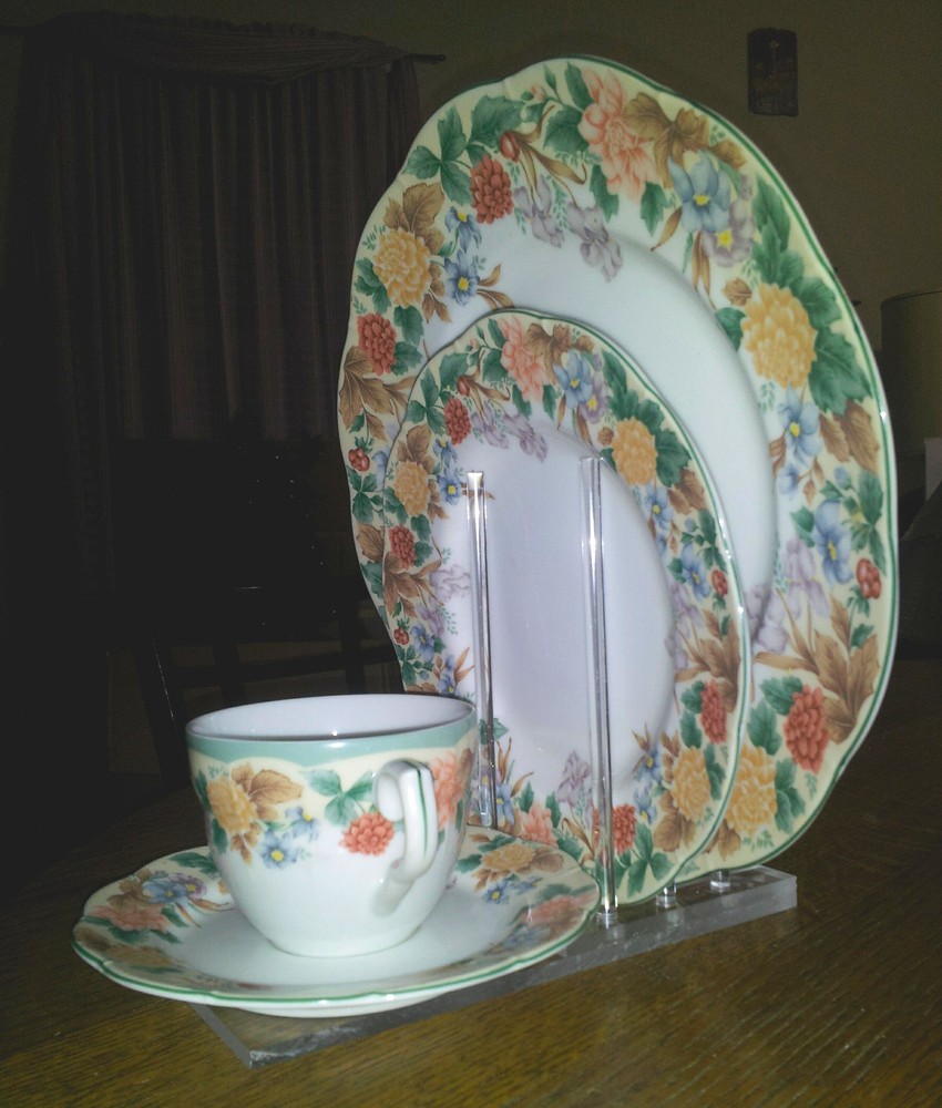 Heirloom Place Setting Display Rack