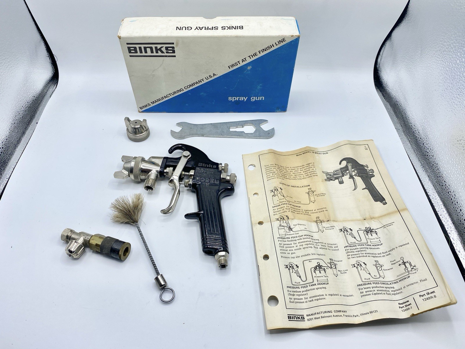 Binks Vintage Model 18 Paint Spray Gun With Sharpe 450 Canister Box/ Manuals