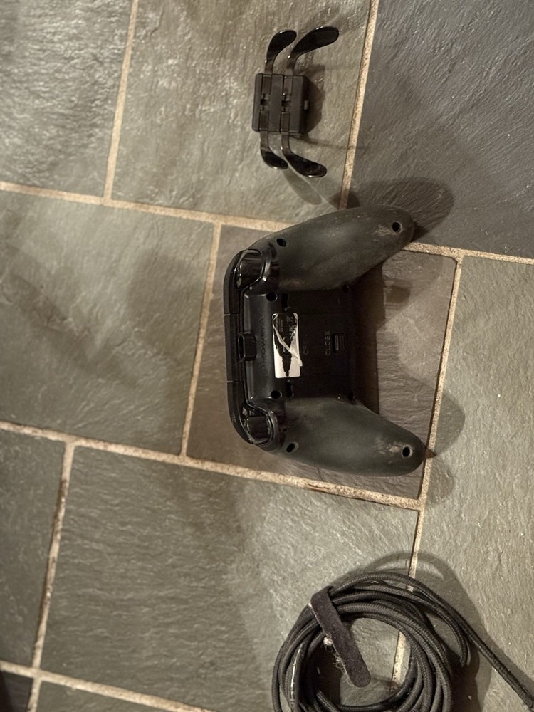 For parts Xbox Controller Bundle and Accessory Kits includes one working