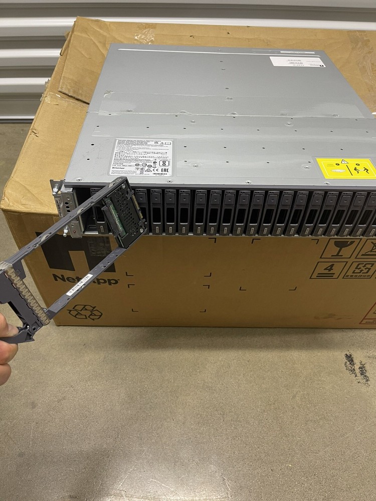 NetApp NAJ-1501 24x 1.8TB 2.5" HDD 2x Controller Hybrid Storage Array