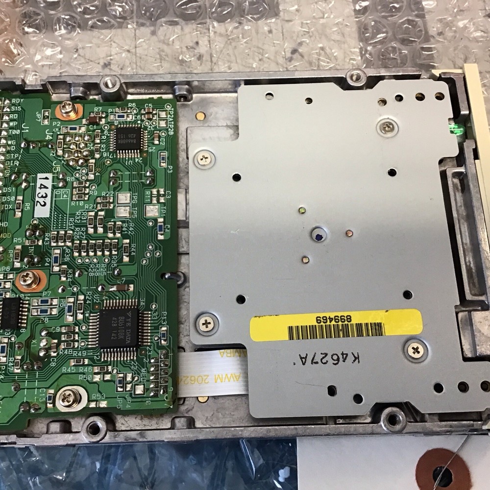 Fujitsu M2537B11D  Floppy Drive (LMP18Q)