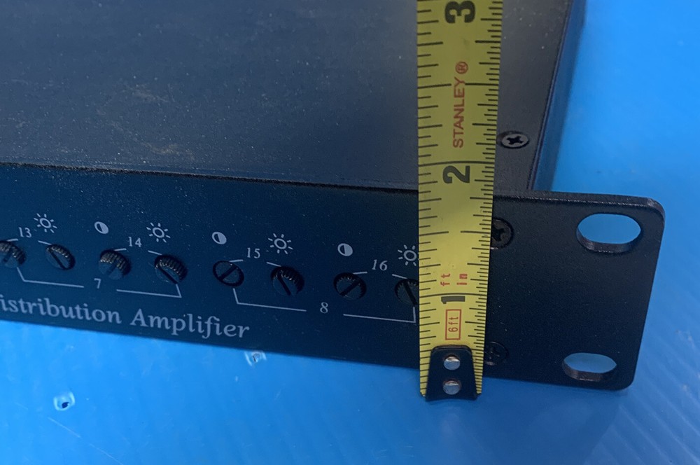 8 Input 16 Output Video Distribution Amplifier