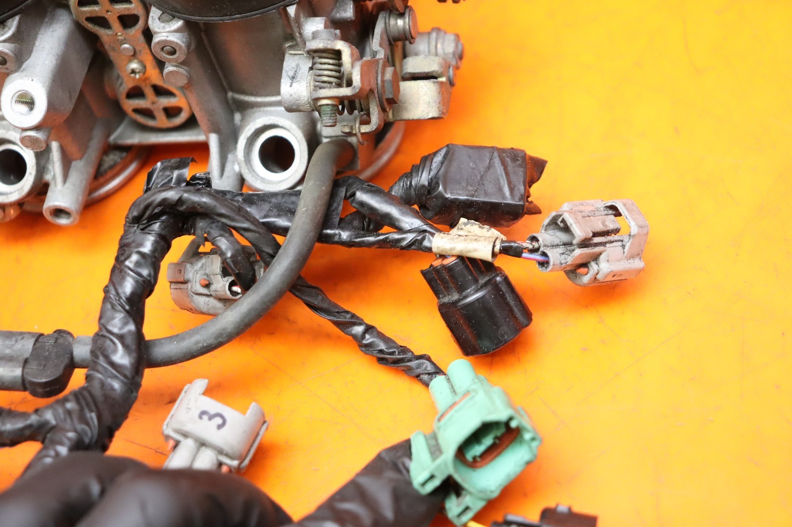 2004-2005 KAWASAKI NINJA ZX10R OEM MAIN FUEL INJECTORS / THROTTLE BODIES