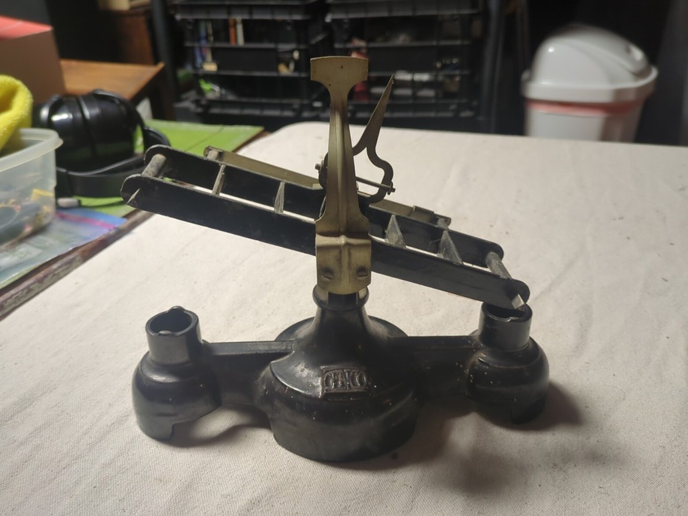 CENCO BALANCE SCALE CAST IRON Base.