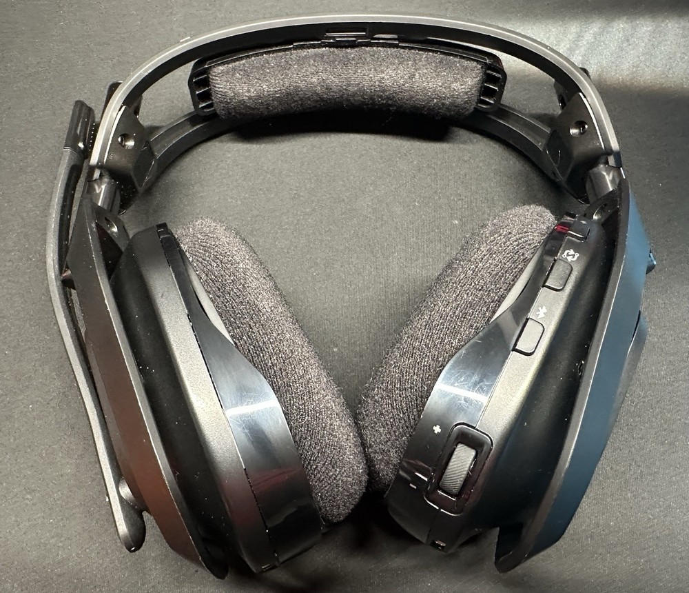 Logitech G A50 lightspeed Wireless Gaming Headset + Base Station–Black- Complete