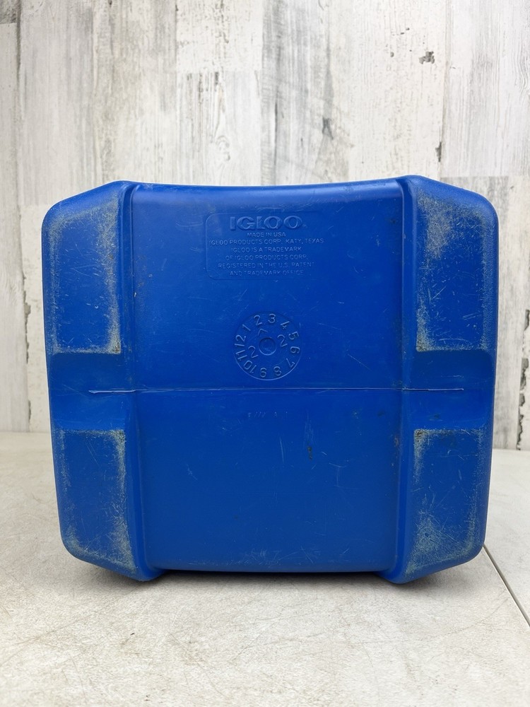 Igloo Ice Cooler 18 Pack 12 Quart Capacity Carry Handle - Blue Pre-Owned Good