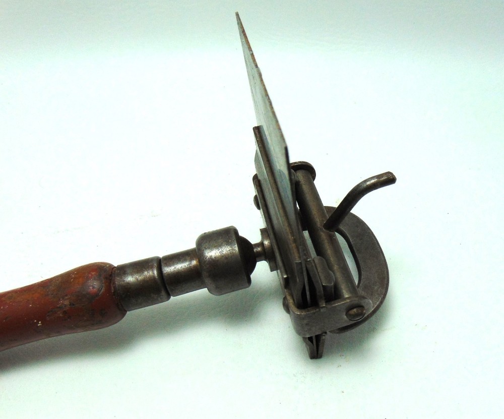 1906 DIKEMAN ADJUSTABLE CABINET SCRAPER WITH GOOD BLADE